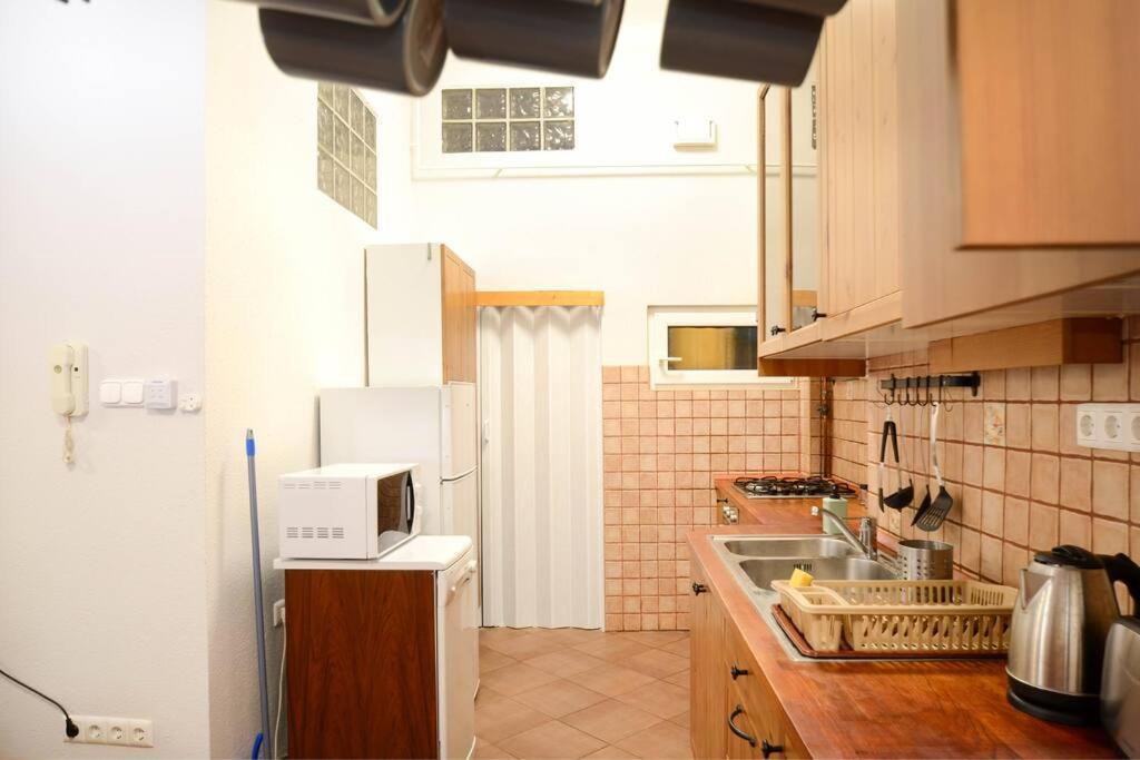 Famous Kiraly Street At Large 3Br 10Ppl @ Central Budapest Exterior photo