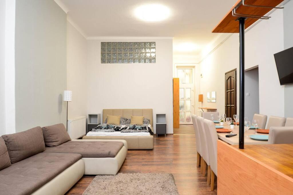 Famous Kiraly Street At Large 3Br 10Ppl @ Central Budapest Exterior photo